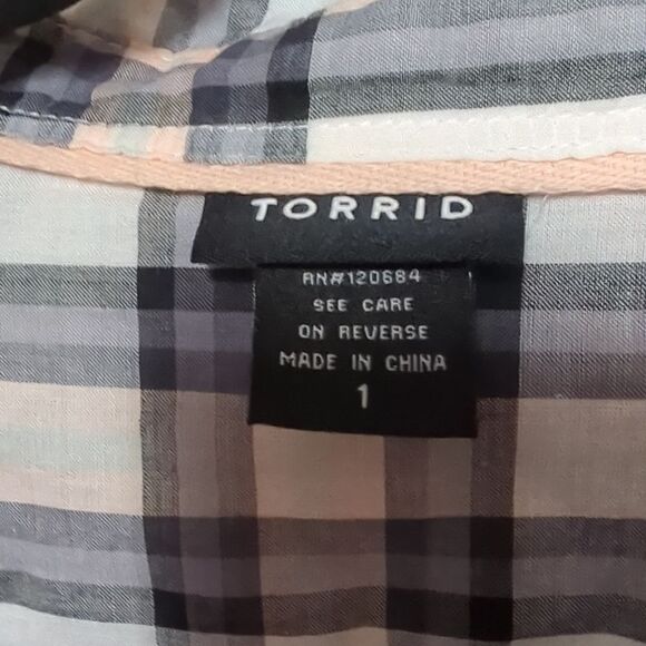 Torrid White and Black Plaid Button Down Long Sleeve Blouse - Picture 4 of 6